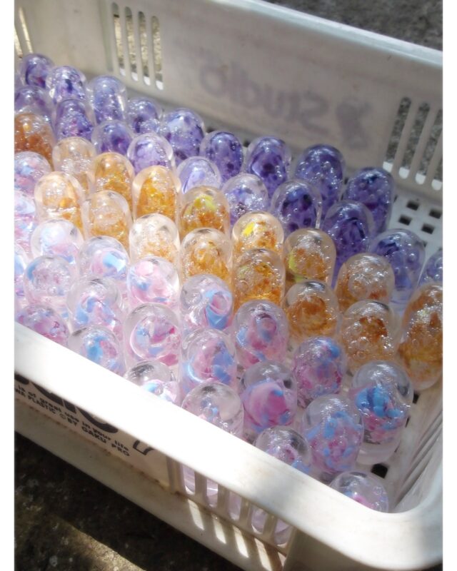ガラスはんこ加工中…

#shiraishiglassstudio 
#白石ガラス工房 
#ガラスはんこ