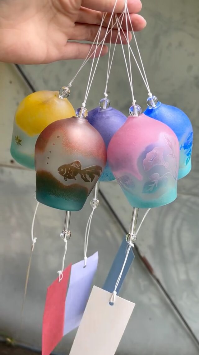 硝子風鈴🎐

もみじ、金魚、朝顔、ぶどうの模様を彫っています。

#白石ガラス工房 
#shiraishiglassstudio 
#風鈴 
#windbell 
#glasswork